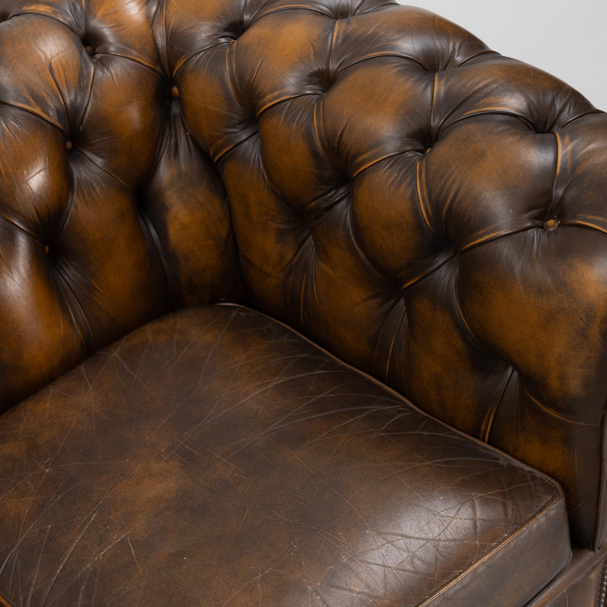 A leather upholstered Chesterfield sofa, England, second part of the 20th Century.