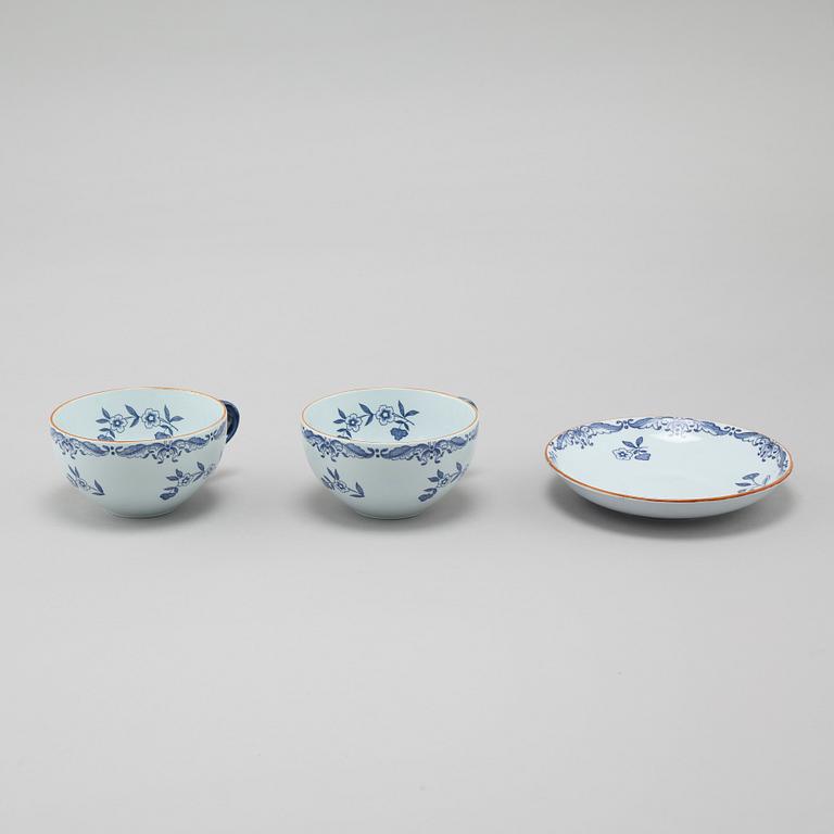 12 pieces of "Ostindia" table ware in earthenware, Rörstrand, 20th century.