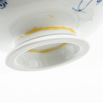 Royal Copenhagen, Service items, 32 pieces, "Musselmalet".