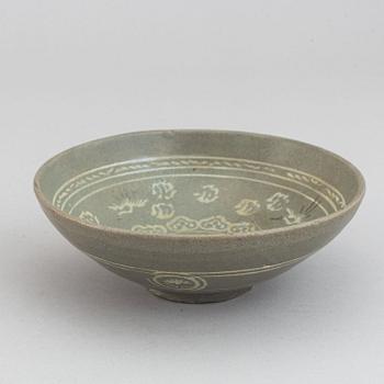 A Korean ceramic bowl, Koryo, 14-15th century.