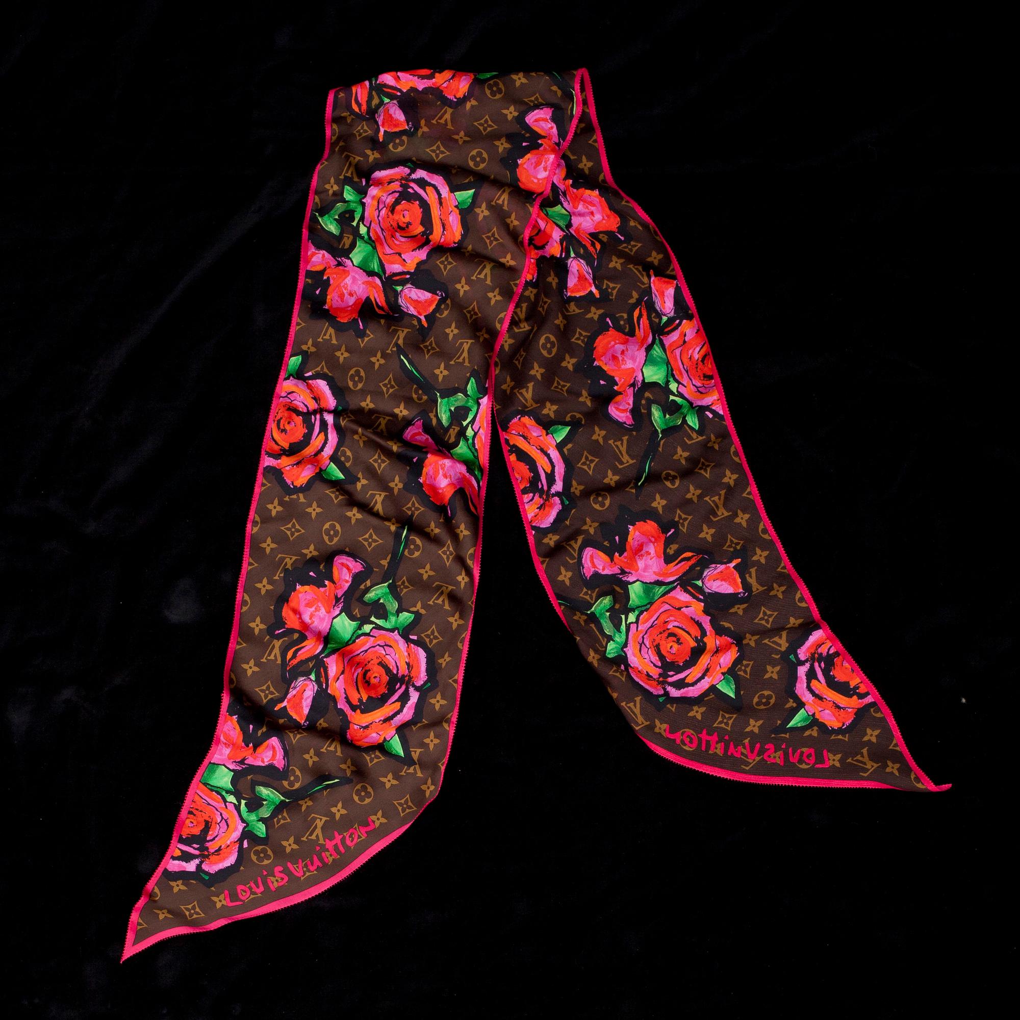 SCARF, Louis Vuitton.