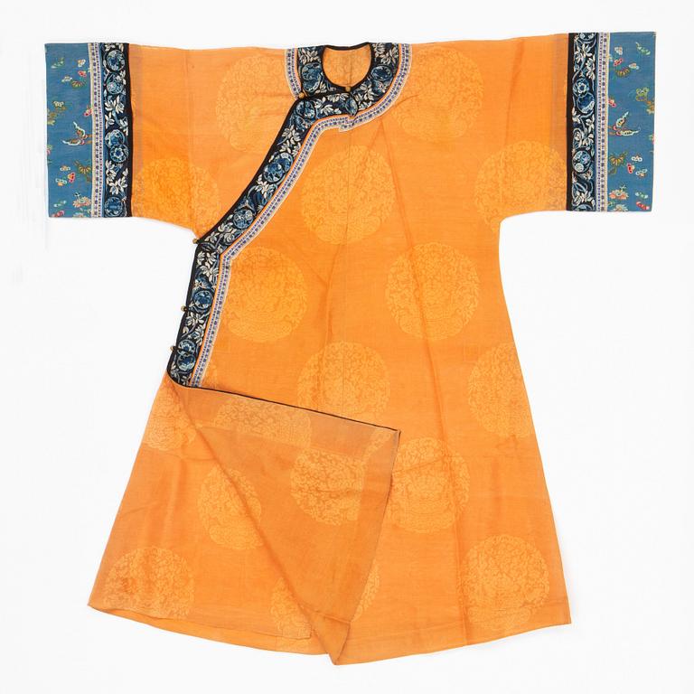 A Chinese embroidered silk robe, late Qing dynasty.