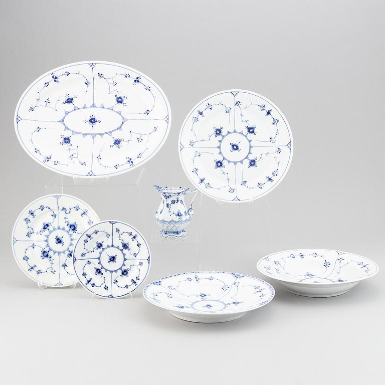 A Royal Copenhagen Musselmaalet, part dinner service, Denmark, 20th Century. (34 pieces).