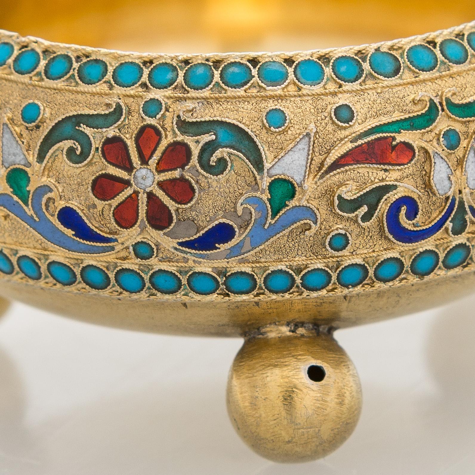 Saltkar, cloisonné-emalj, förgyllt silver, Moskva 1896. Oidentifierad mästare.