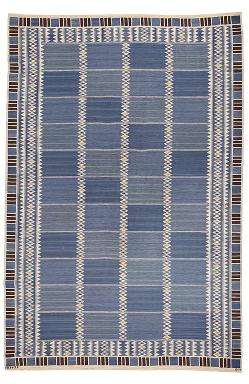 Barbro Nilsson, MATTA, "Salerno blå", rölakan, ca 425-429,5 x 278-281 cm, signerad AB MMF BN.