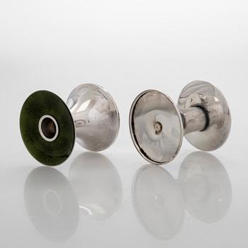 Eva Hidström, kynttilänjalkapari, sterlinghopea, emali, Kultakeskus, Hämeenlinna 1969.