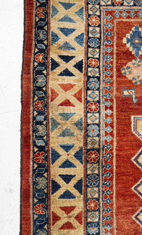 Matta, orientalisk, ca 290 x 204 cm.