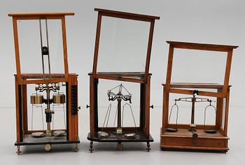 APOTEKSVÅGAR, mässing, 3 st, tidigt 1900-tal.