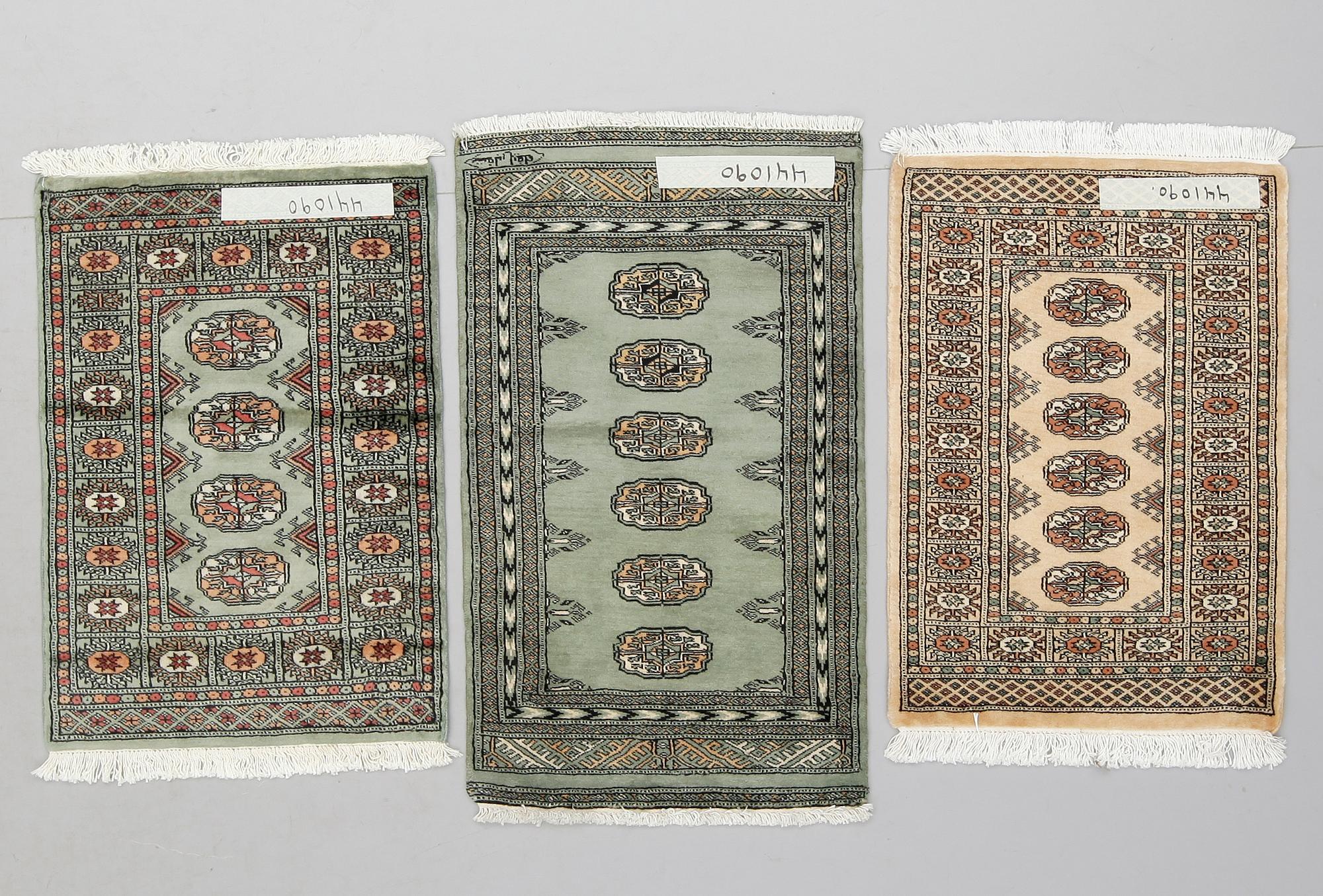 MATTOR, 3 st, Bochara. 2 st 90 x 64 och 105 x 64 cm.