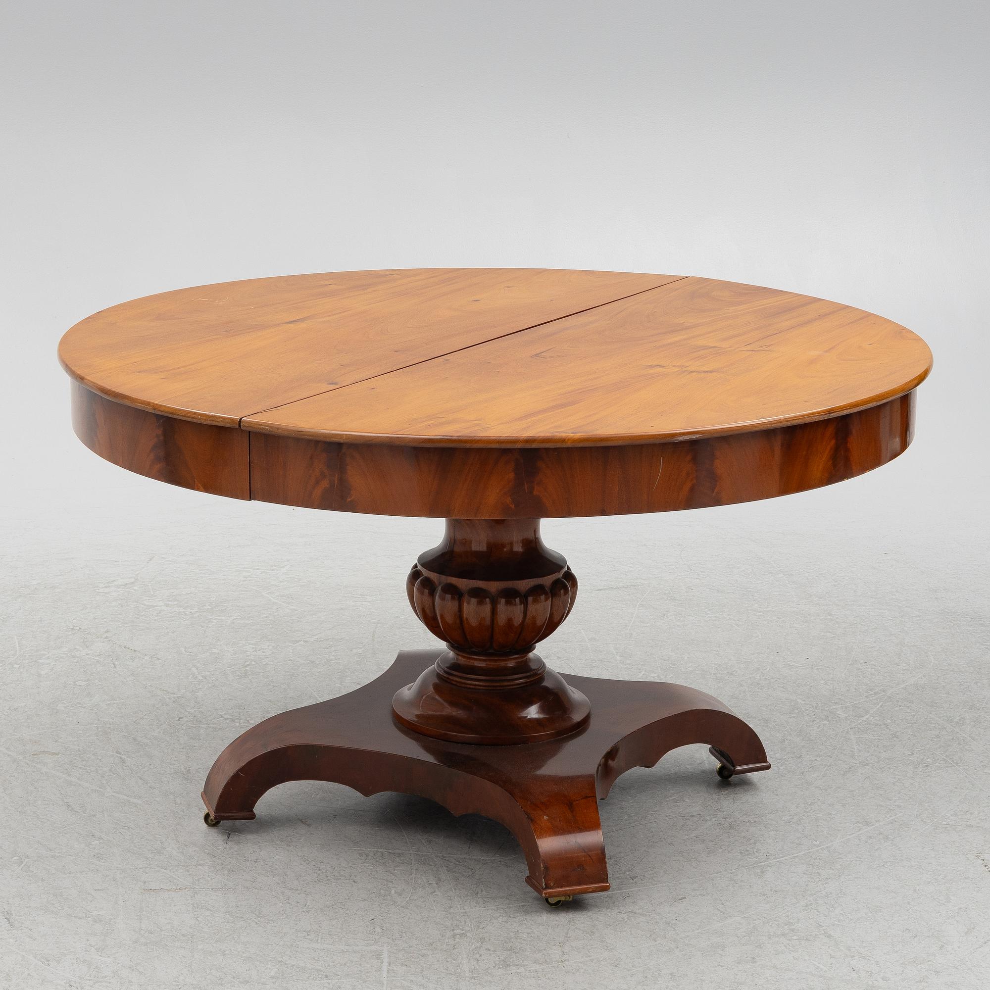 Dining table, Empire, 19th century.