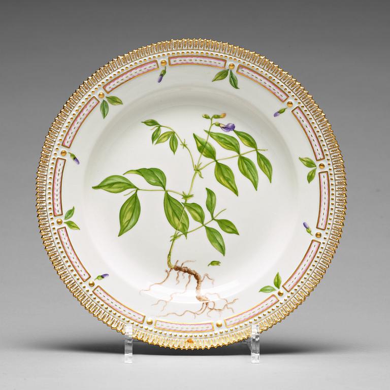 A set of six Royal Copenhagen 'Flora Danica' dishes, Denmark, 20th Century.