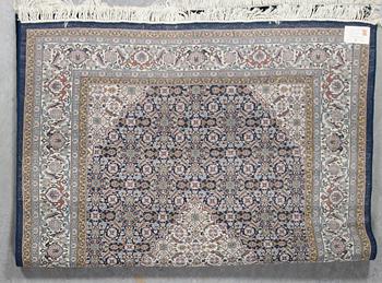 MATTA, möjligen Bidjar, ca 267x286 cm.