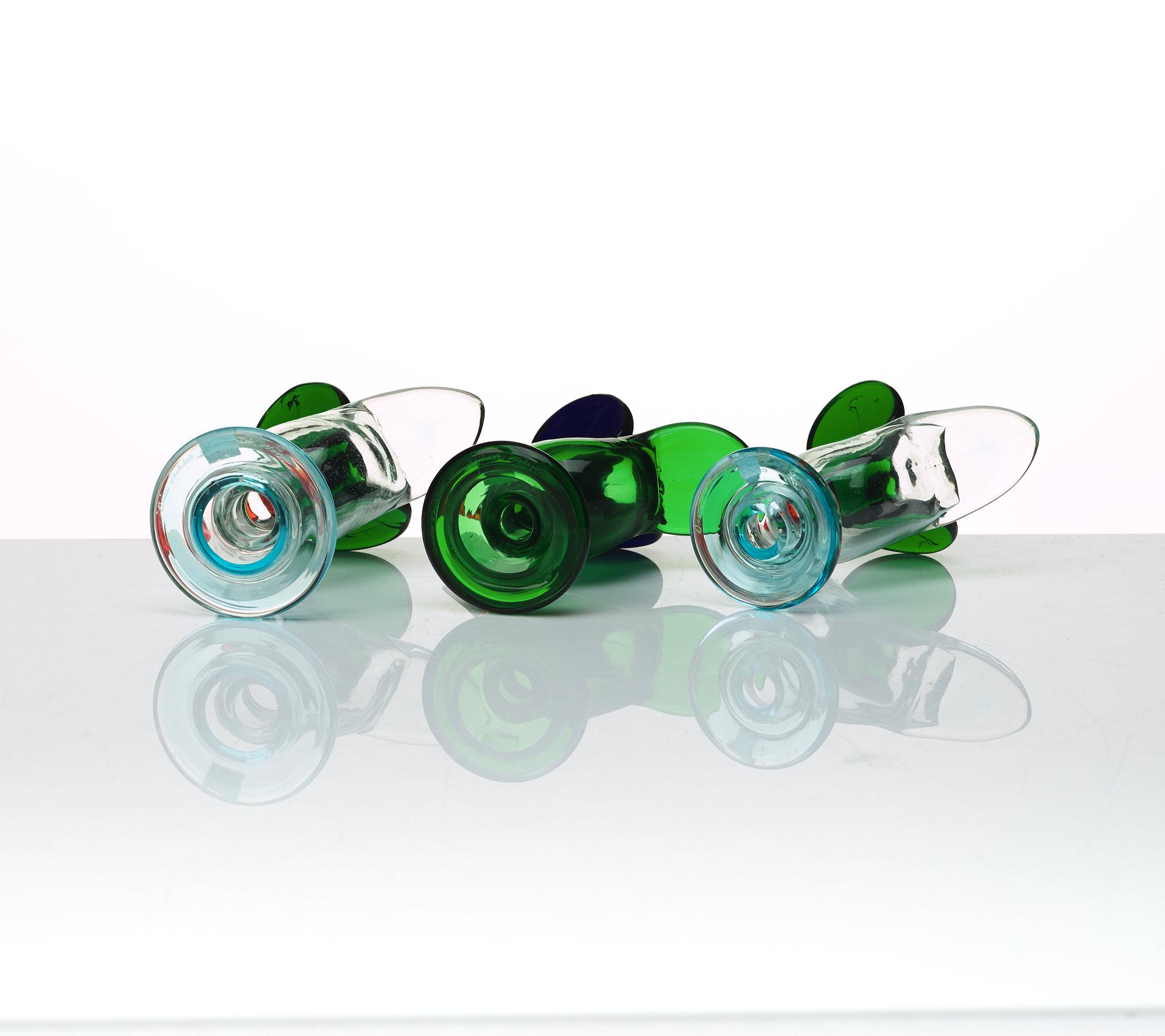 Oiva Toikka, a set of three free-blown glass sculptures "Sieppo / Flycatcher", Nuutajärvi Notsjö, Finland.