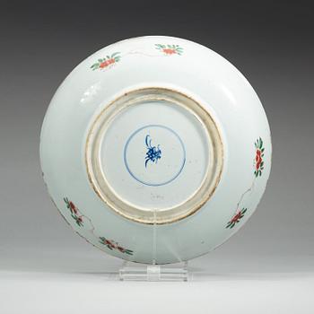 A large blue and white and famille verte dish, Qing dynasty, Kangxi (1662-1722).