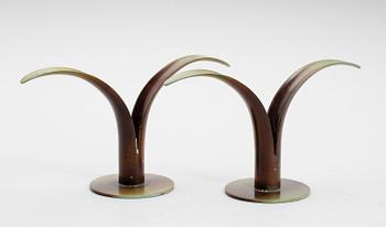 LJUSSTAKAR, 1 par, grönpatinerad brons, Ystad Brons.