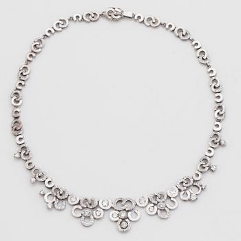A Mandelstam 'Stardust' brilliant cut diamond necklace. Total carat weight 5.62 cts.