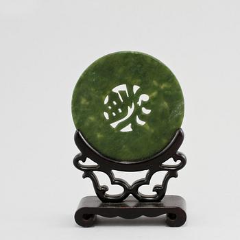 BI DISC, troligen Nefrit, orientalisk, modern tillverkning.