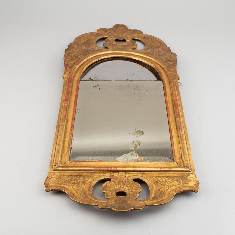 Spegel, rokoko, troligen Norrköpings hallstämpel, 1700-talets senare hälft.
