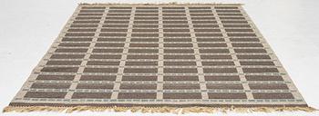 A machine-woven carpet (so-called double-woven), approx. 284 x 202 cm.