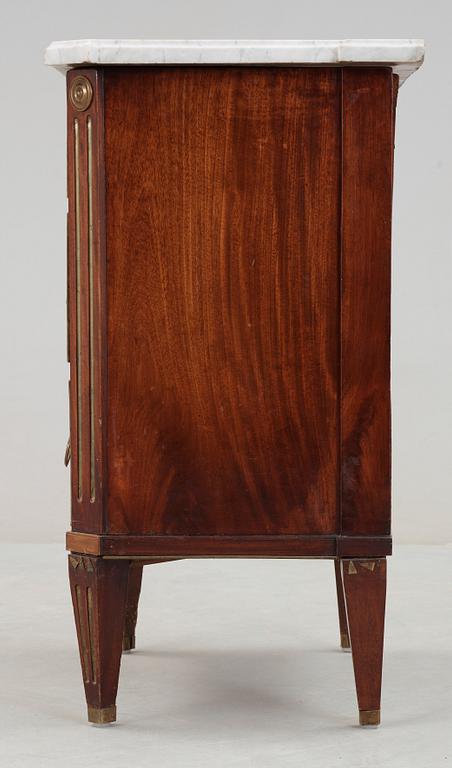 A late Gustavian 18th century commode.