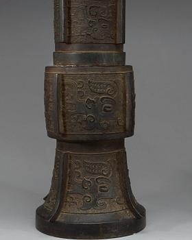 A pair of large archaistic shaped bronze Gu vases, Ming dynasty (1368-1644).