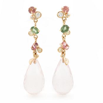 Örhängen, Mandelstam, 18K guld med brioletteslipad rosa kvarts, briljantslipade diamanter och rosa och gröna turmaliner.