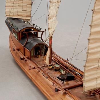MODELLBÅT. Djonk. 1900-tal.