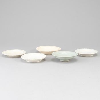 Seven Chinese ceramic dishes, 20th century.