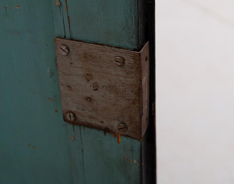 HÄNGSKÅP, 1800-talets första hälft.