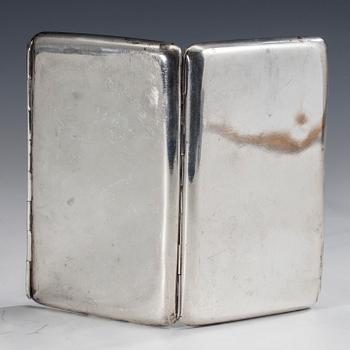 CIGARRETTETUI, silver med grön sten, Moskva, Ryssland ca 1910-20. Vikt 177,5 g.