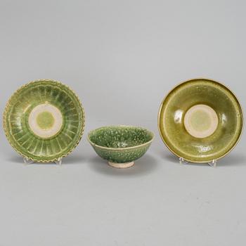 A set of two green glazed dishes, and a bowl, South East Asia 15th/16th Century.