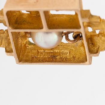 Björn Weckström, "Magic pearl", an 18K gold necklace with a cultured pearl. Lapponia 1973.