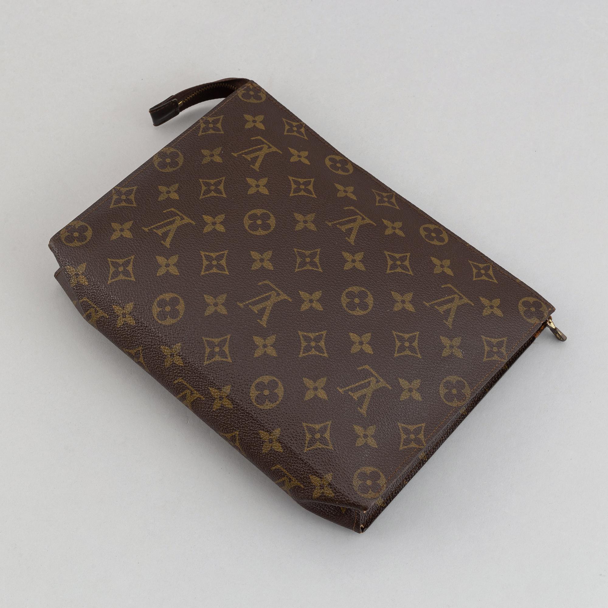 Louis Vuitton, neccessär samt nyckelhållare.