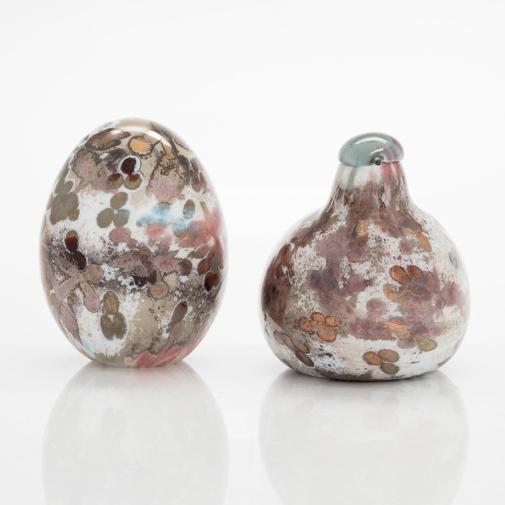 Oiva Toikka, A glass bird 'Cucunor' and an egg, signed O. Toikka Nuutajärvi.