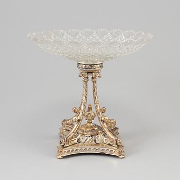 A SILVER AND GLASS PLATE ON STAND, C G Hallberg, Stockholm 1895. Silver weight ca 600 g.
