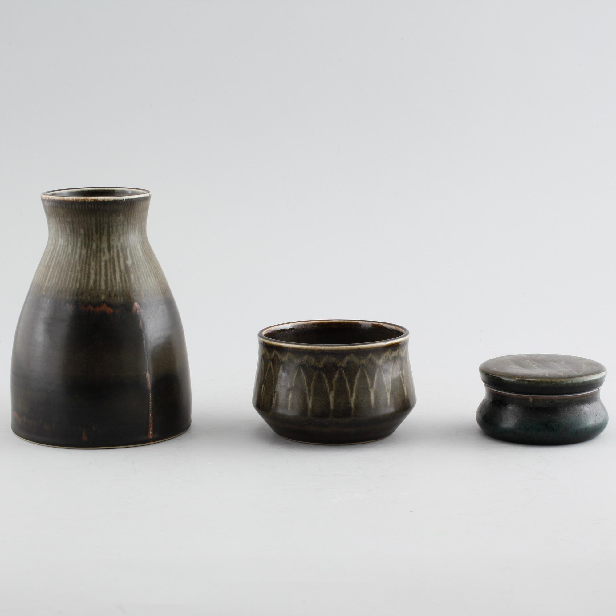 A vase, a bowl and a jar with lid in ceramic, designed by Carl-Harry Stålhane for Rörstrand, Ateljé, 1950/60s.