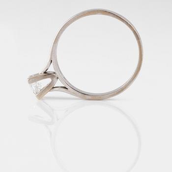 RING, 18K vitguld med briljantslipad diamant 0.32 ct, importstämplad. Vikt 3,6 gram.