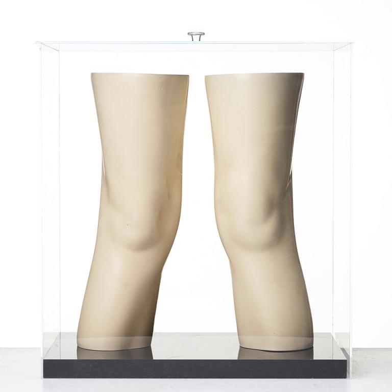 Claes Oldenburg, "London knees".