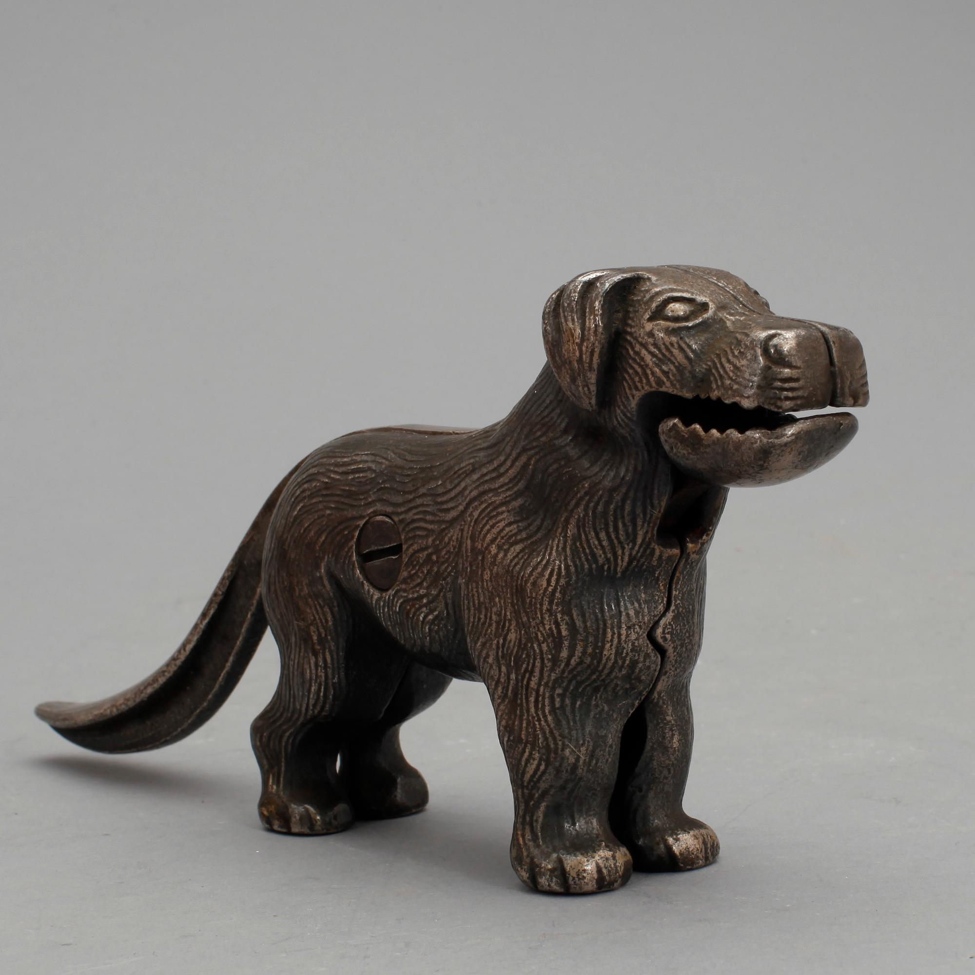 NÖTKNÄCKARE, metall. 1900-talets andra hälft.