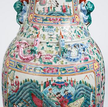 A massive Canton vase, late Qing dynasty.