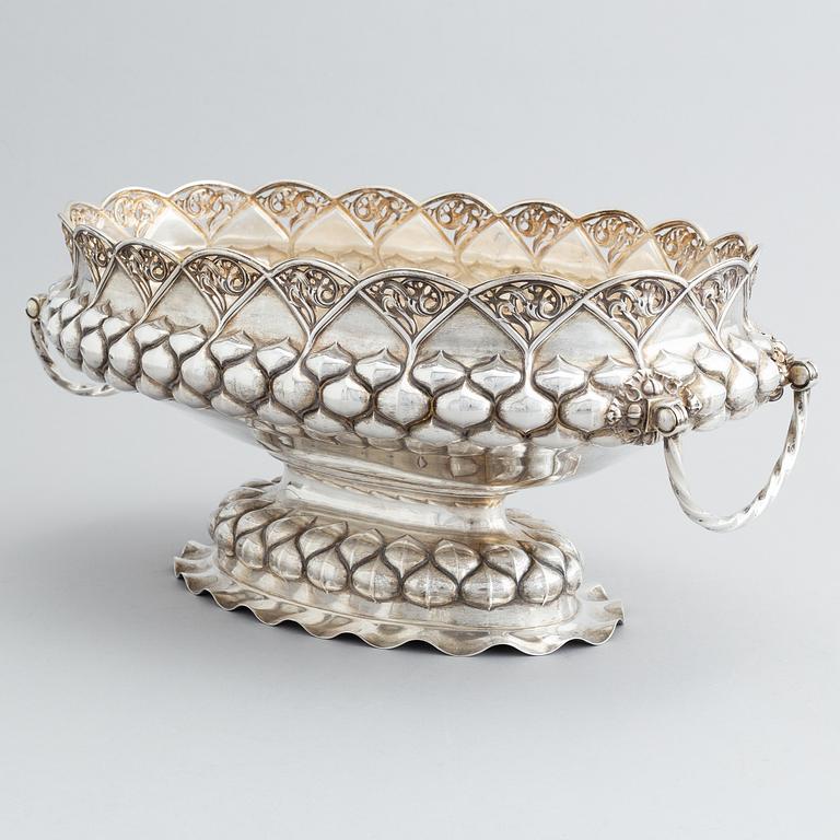 CG Hallberg, jardinjär, silver, Stockholm 1906. Renässans-stil.