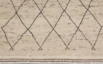 A Moroccan rug, approx. 174 x 112 cm.