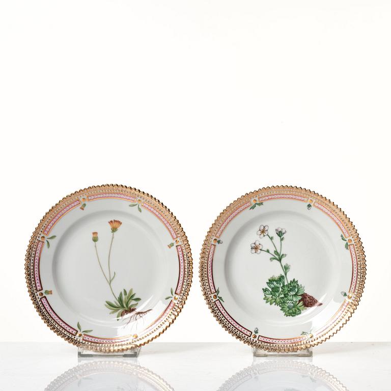 A set of 12 Royal Copenhagen 'Flora Danica' dishes, Denmark, 20th Century.