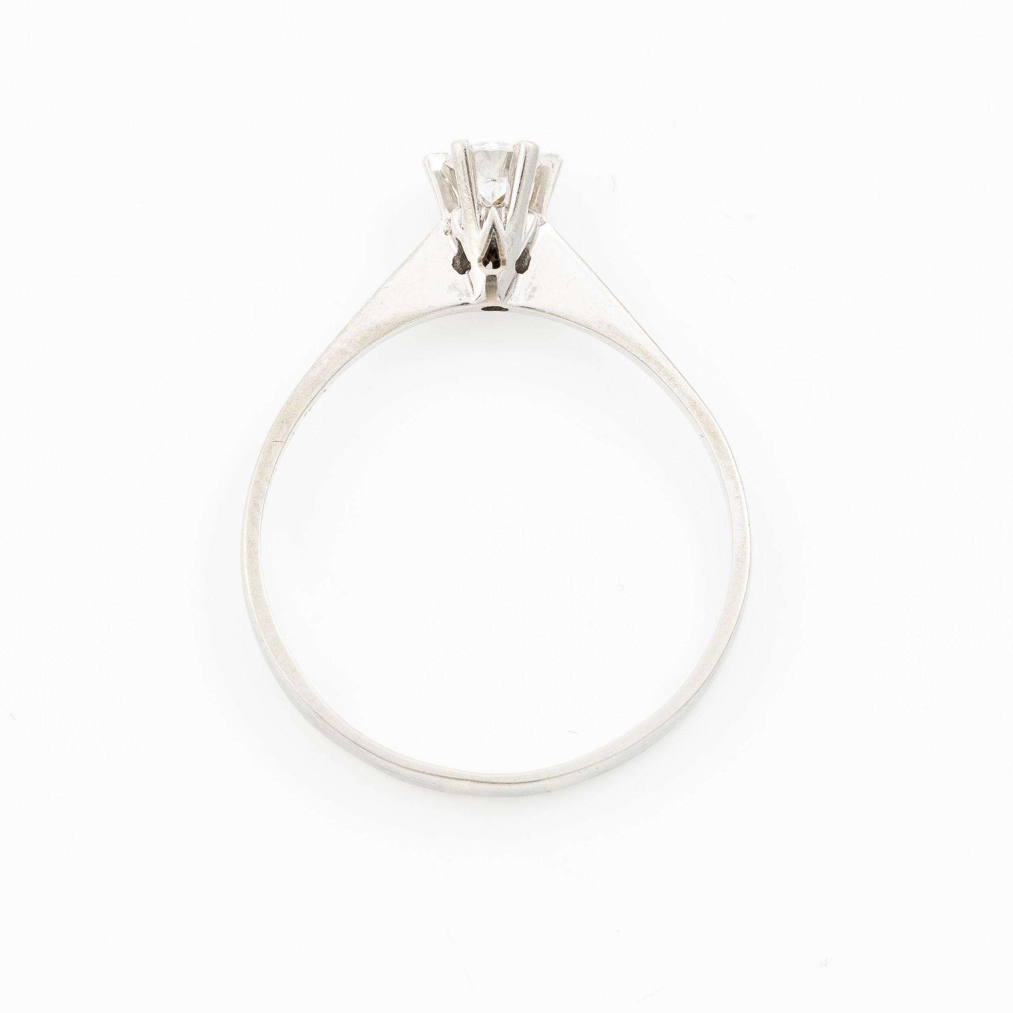 Ring, solitaire ring, 18K white gold with brilliant-cut diamond.