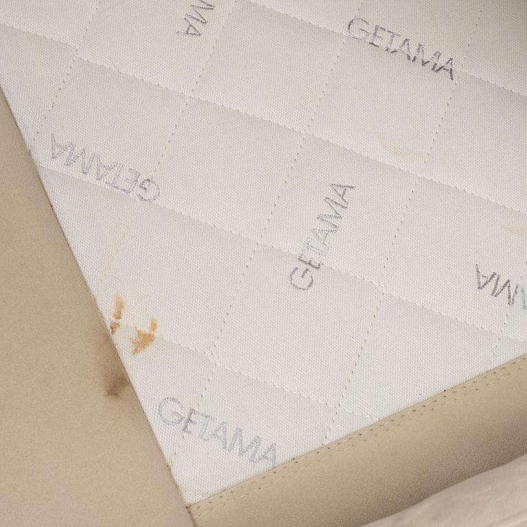 Hans J Wegner, soffa, Getama, samtida tillverkning.