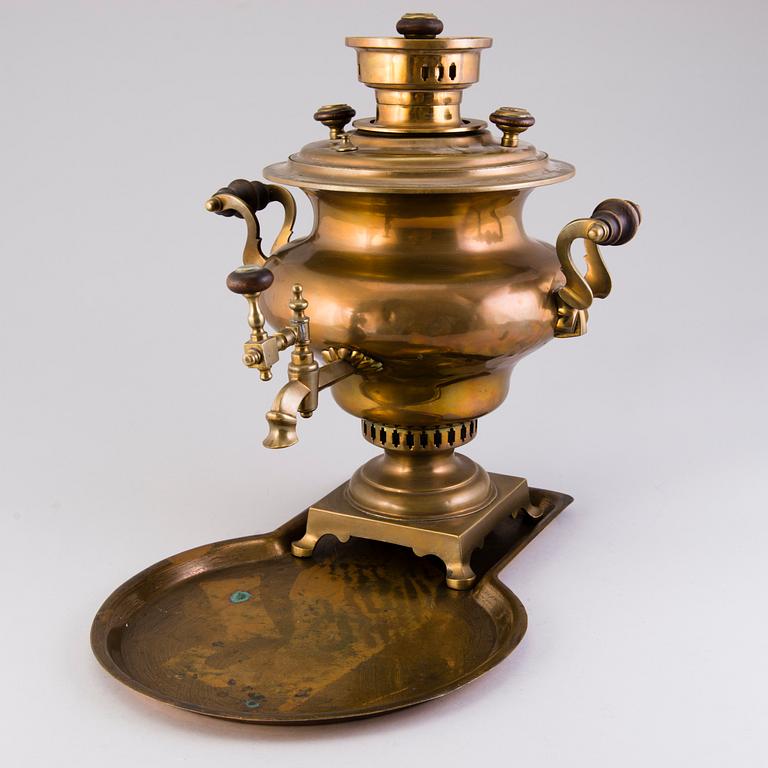 A late 19th century Russian samovar for Medjedev Tula (Медъедевы, Тула).