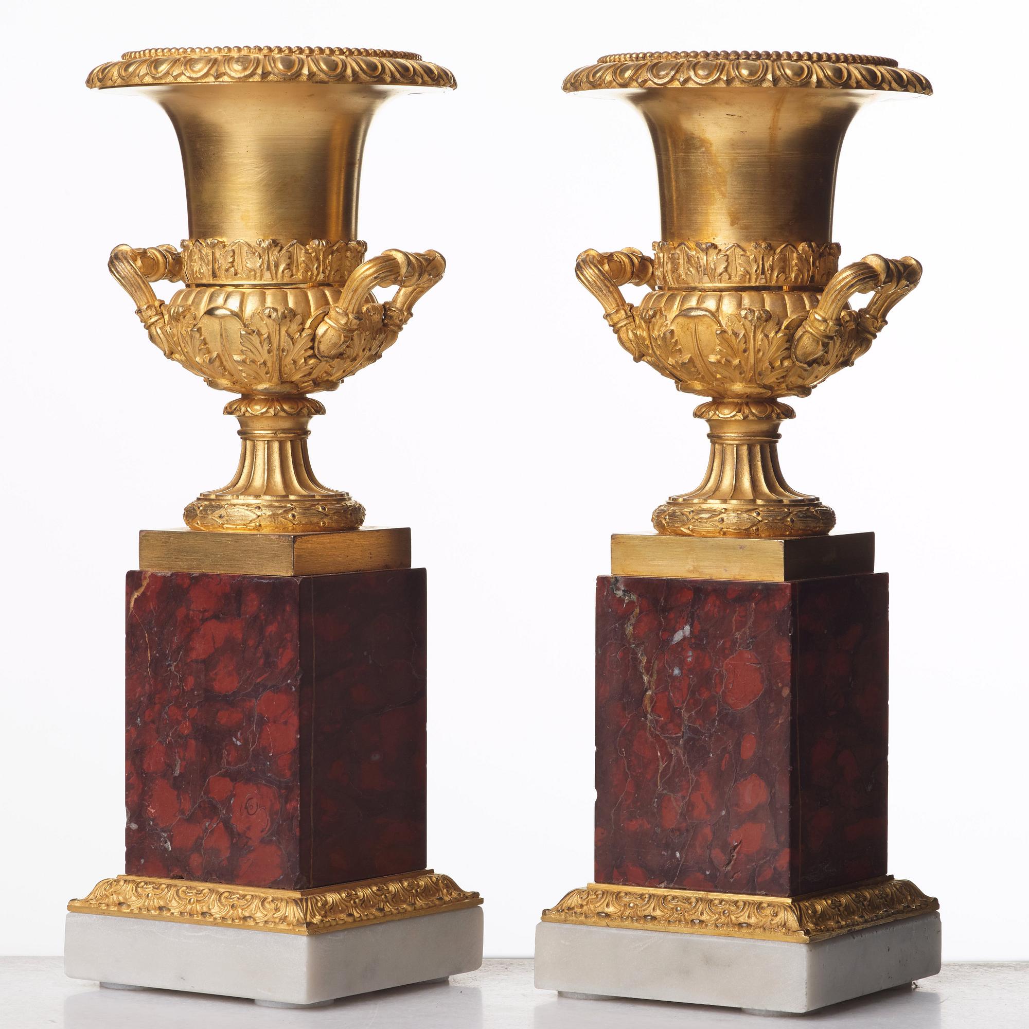 A pair of French Empire urns, beginning of the 1800's.