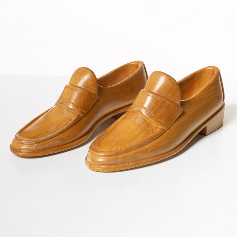 Alphonso Bini, shoes, a pair, wood, trompe l'œil, Florence, Italy, 1980s.