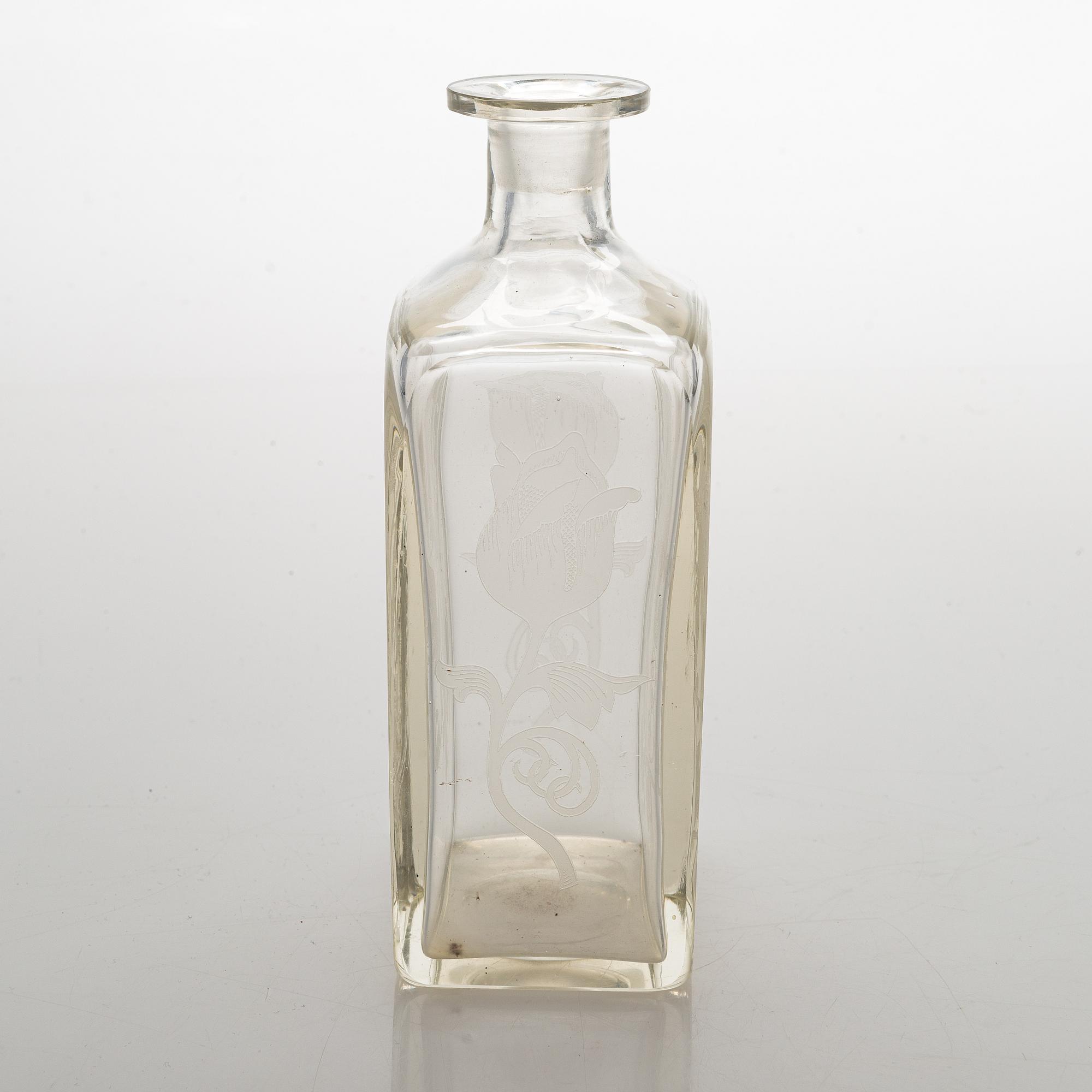 An Imperial glass carafe, early 20th century.