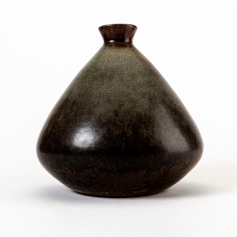 A signed unique Carl-Harry Stålhane stoneware vase from Rörstrand dated 67.